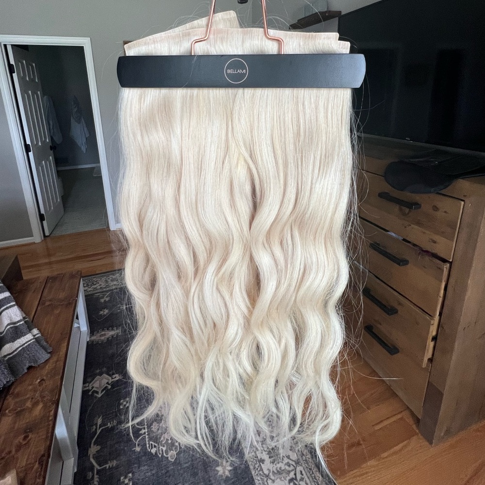 BELLISSIMA 220G 22'' PLATINUM BLONDE HAIR EXTENSIONS with Carrying Case